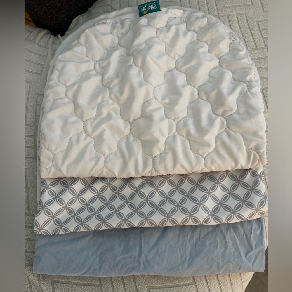Halo Bassinet Mattress Cover and sheets